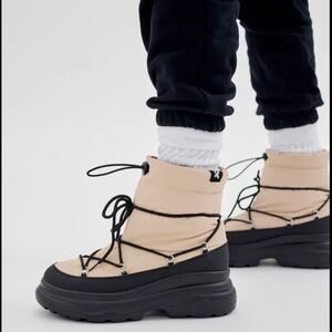 Koi Drift Watch Boots Sz 7